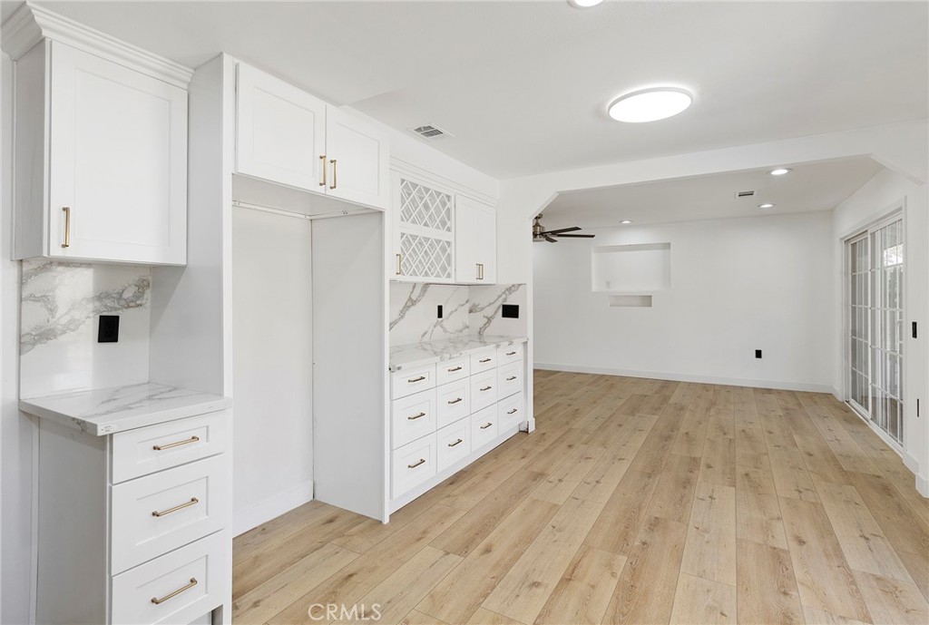 28404 Coachman Lane Property Photo 18
