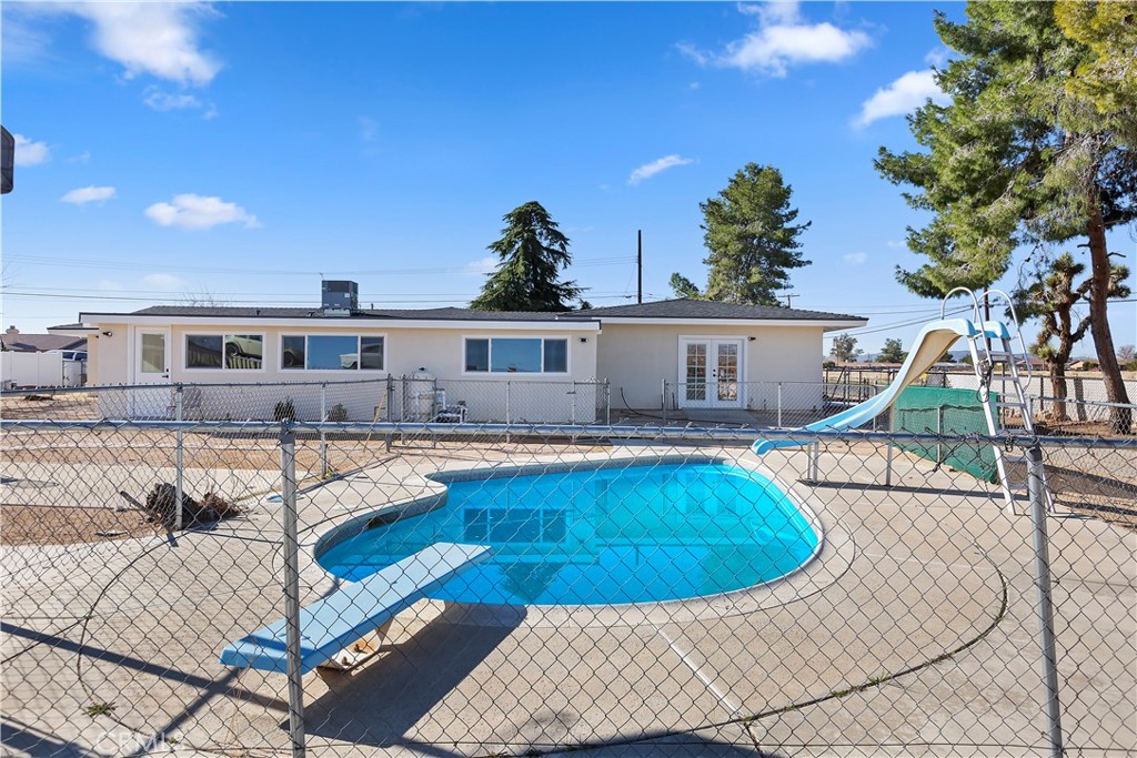 16628 Elm Street Property Photo 3