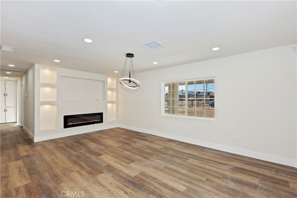 16628 Elm Street Property Photo 12