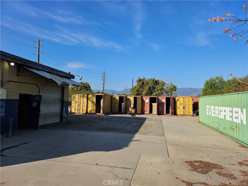 432 Oak Street Property Photo 4