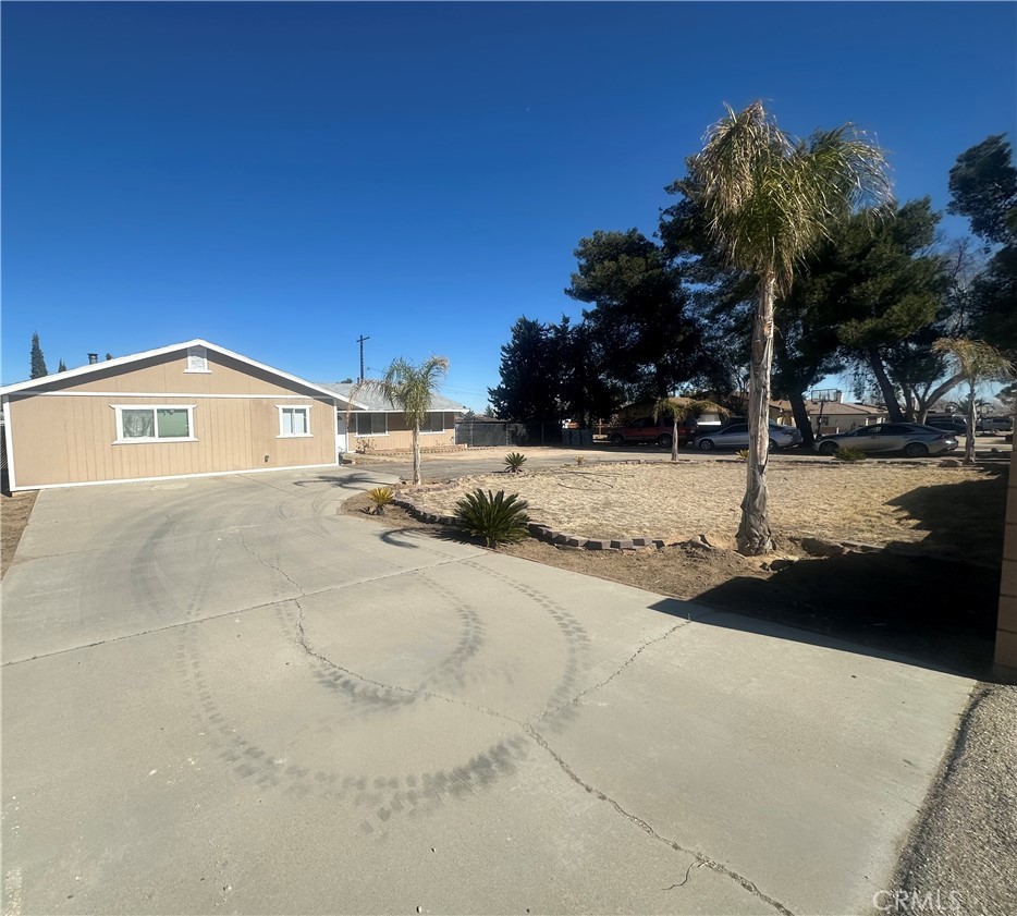 13970 Cajon Street Property Photo 3