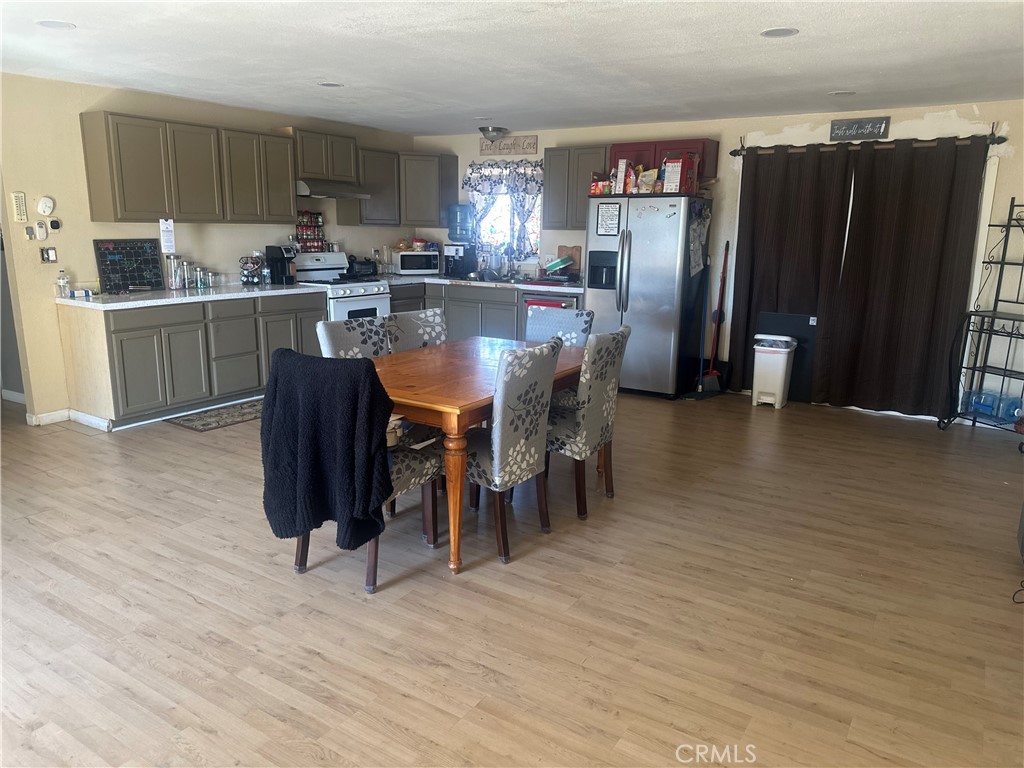 13970 Cajon Street Property Photo 9