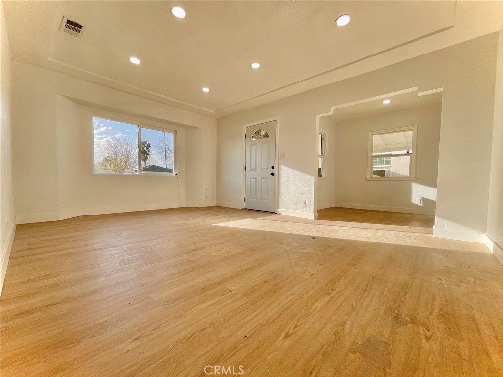 2719 N Lugo Avenue Property Photo 2