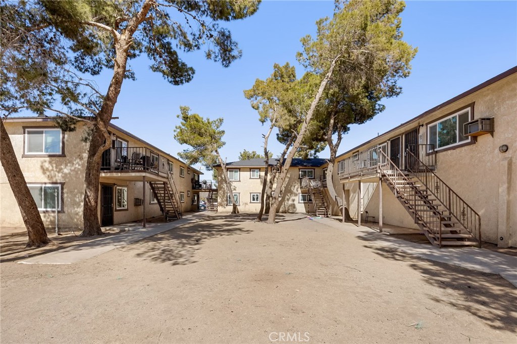 11941 Lee Avenue Property Photo 6