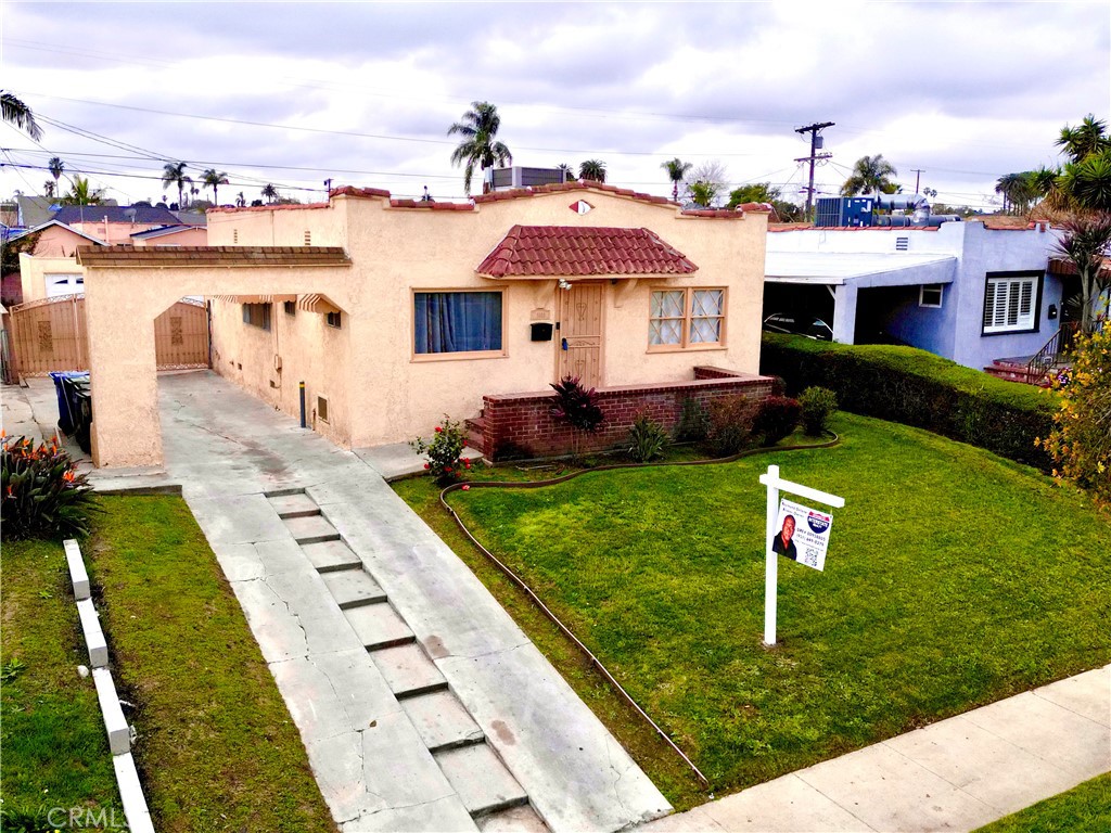 2222 W 74th Street Property Photo
