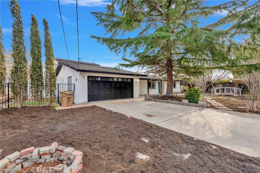 18297 Ranchero Road Property Photo 4