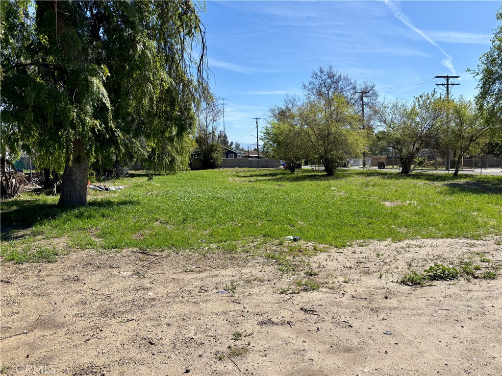 1263 N Mount Vernon Avenue Property Photo