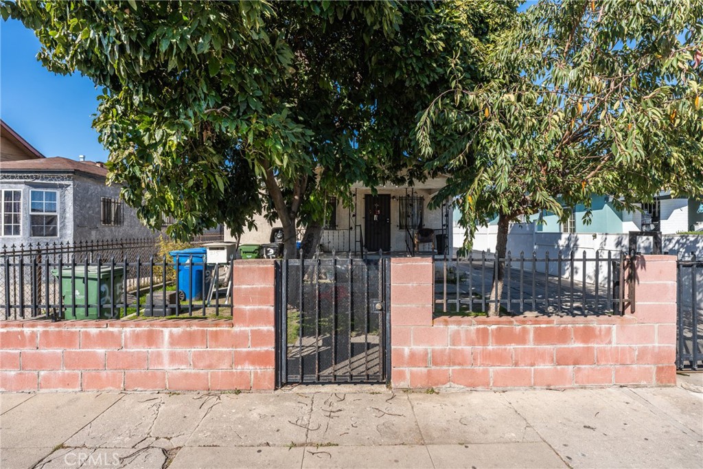 215 E 73rd Street Property Photo 4