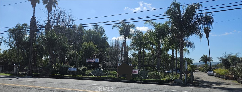 3557 Riverside Drive Property Photo