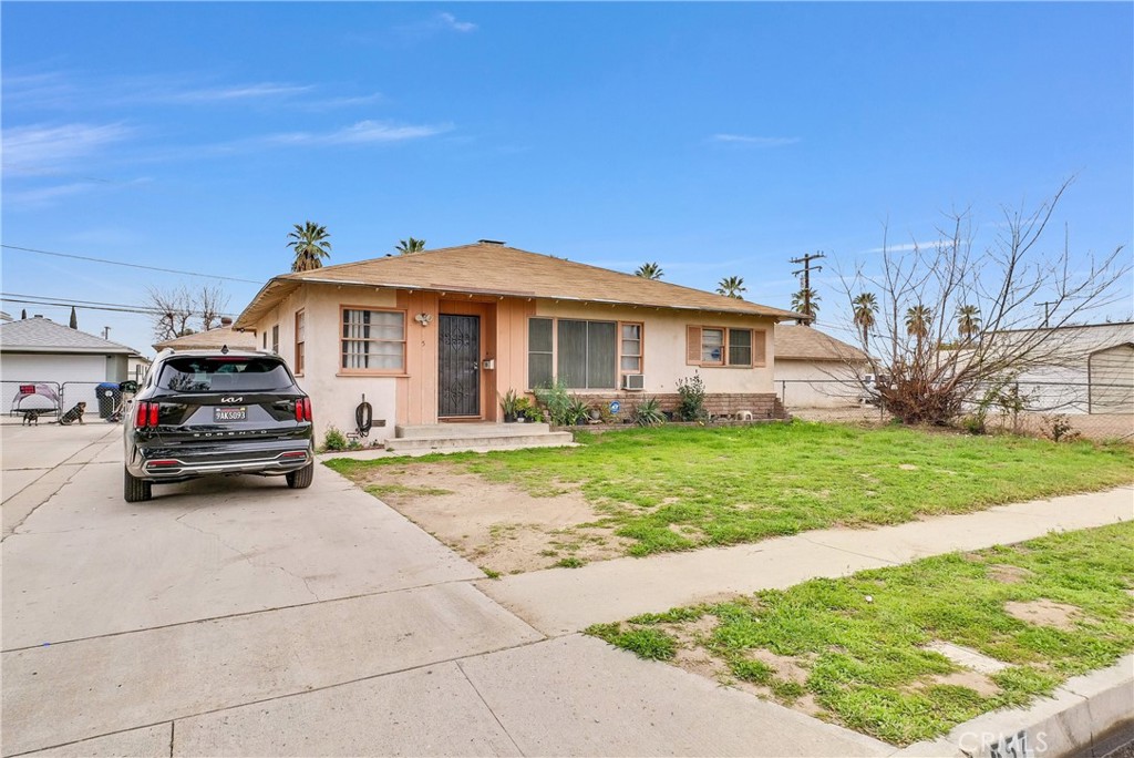 557 E Trenton Street Property Photo 3