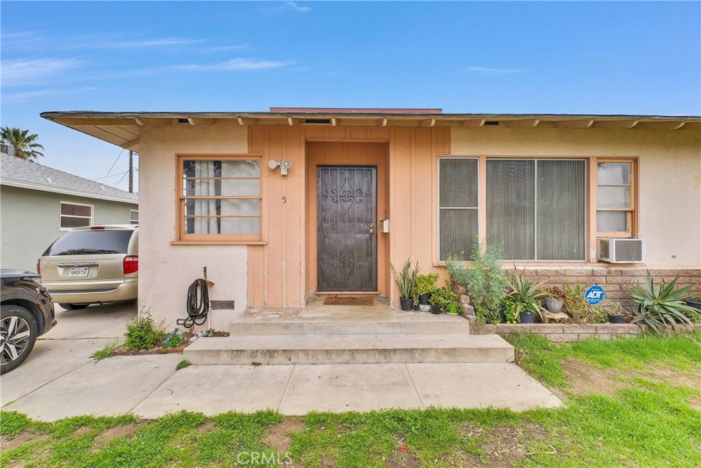 557 E Trenton Street Property Photo 4
