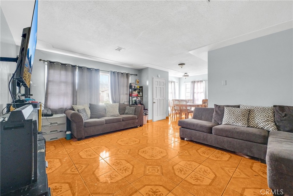 557 E Trenton Street Property Photo 8