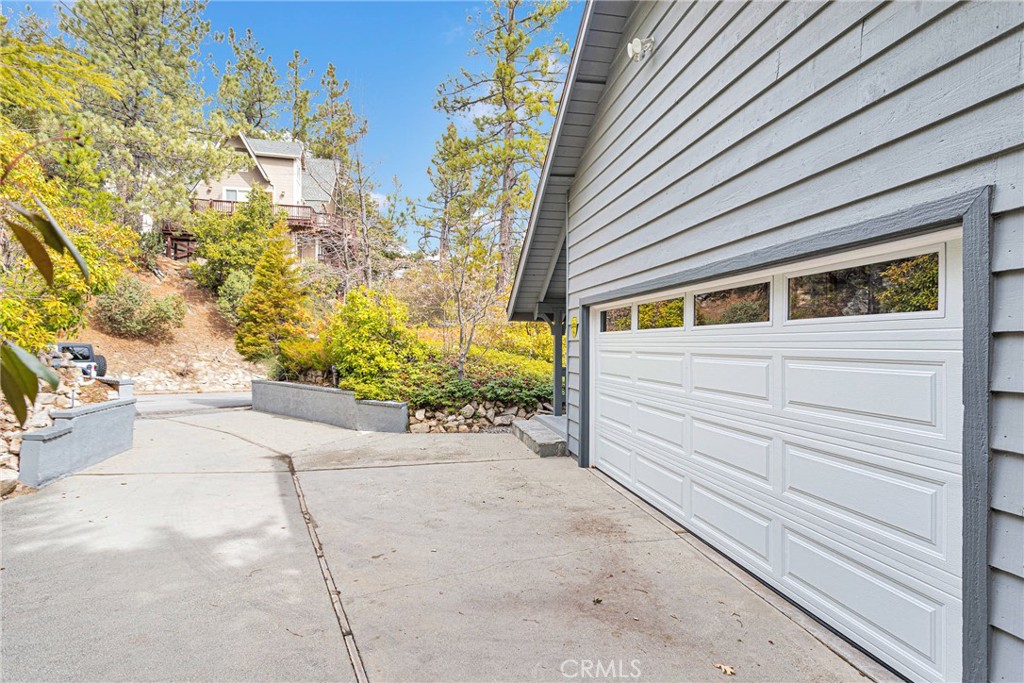 892 Nadelhorn Drive Property Photo 3