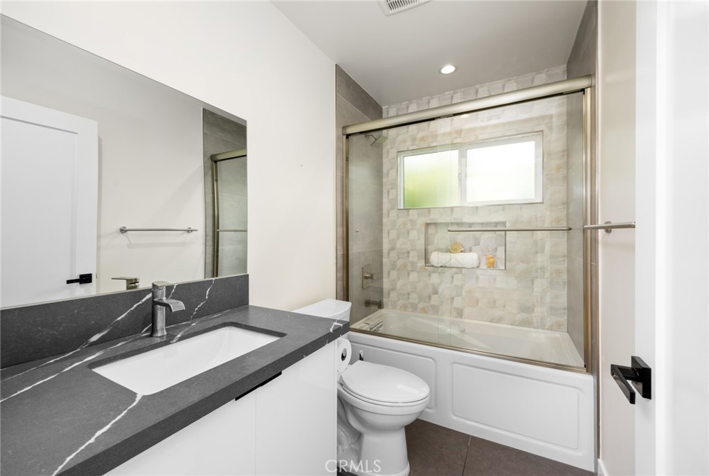 914 N Catalina Street Property Photo 20