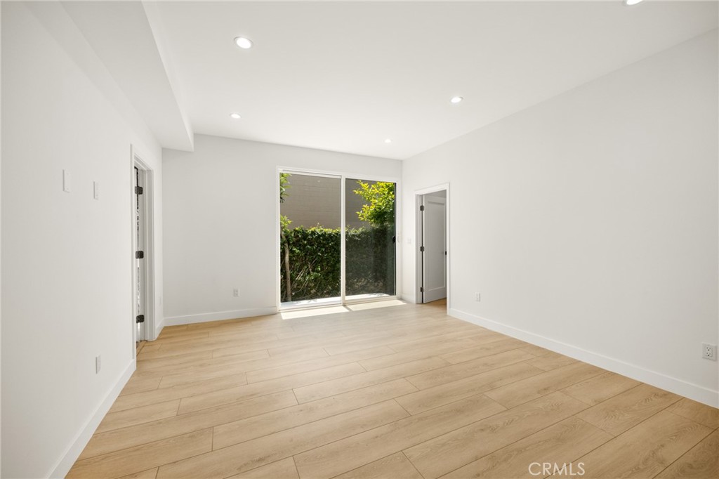 914 N Catalina Street Property Photo 23