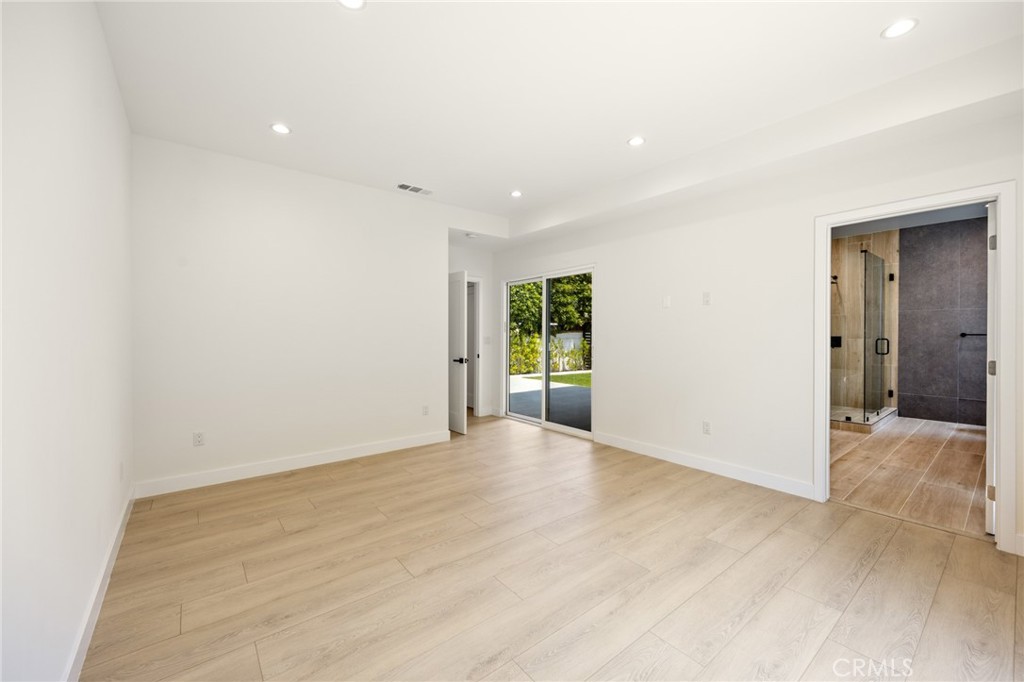 914 N Catalina Street Property Photo 24