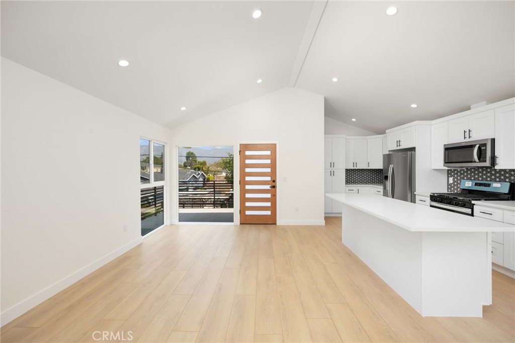 914 N Catalina Street Property Photo 33