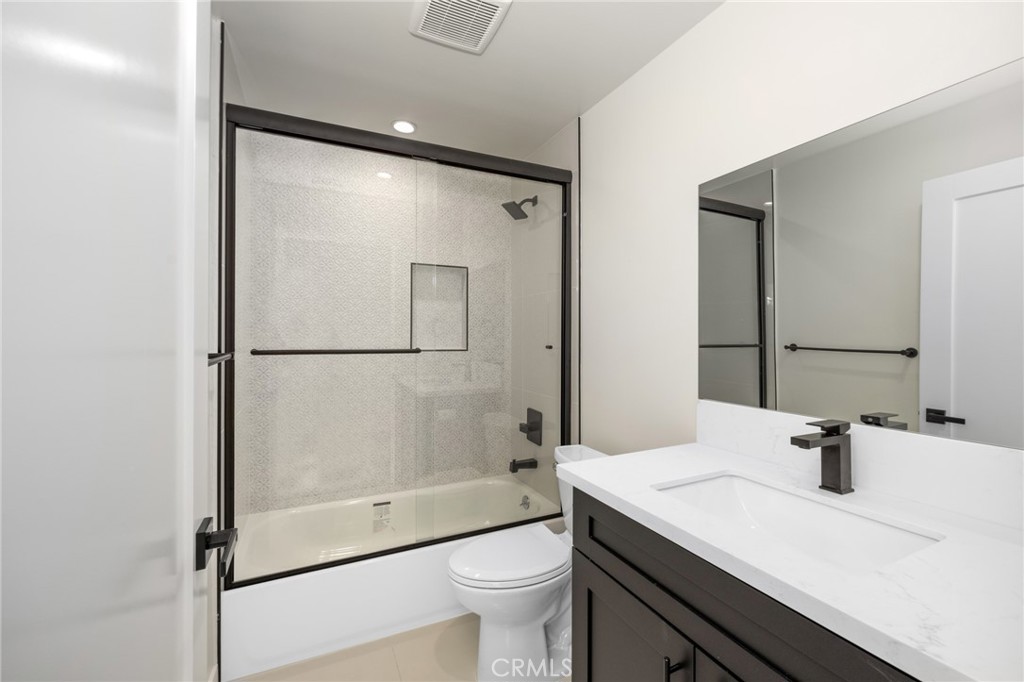914 N Catalina Street Property Photo 38