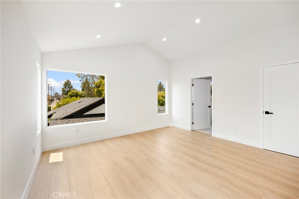 914 N Catalina Street Property Photo 40