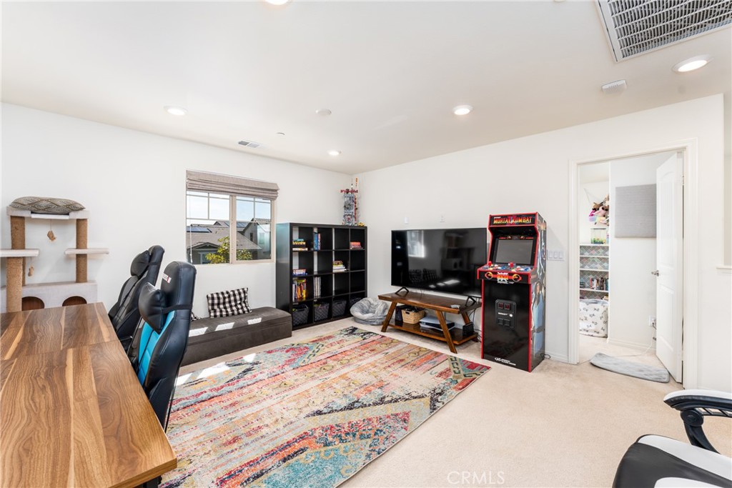 16614 Oakville Street Property Photo 24