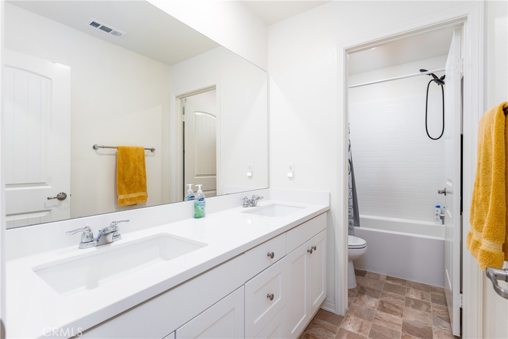 16614 Oakville Street Property Photo 29