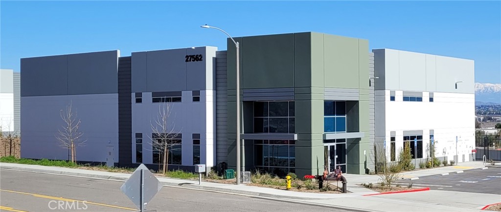 27562 Via Industria Property Photo
