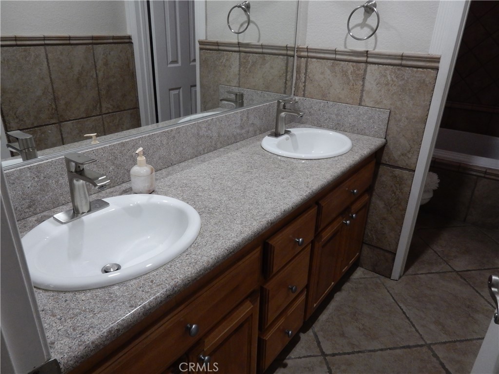 16780 Ash Drive Property Photo 10