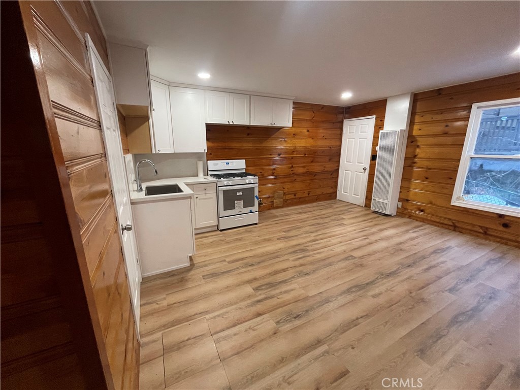 651 Community Drive Property Photo 14
