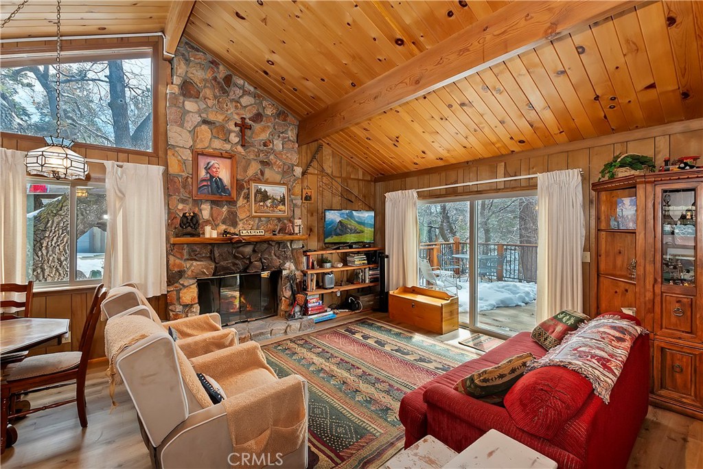43517 Ridge Crest Drive Property Photo 7