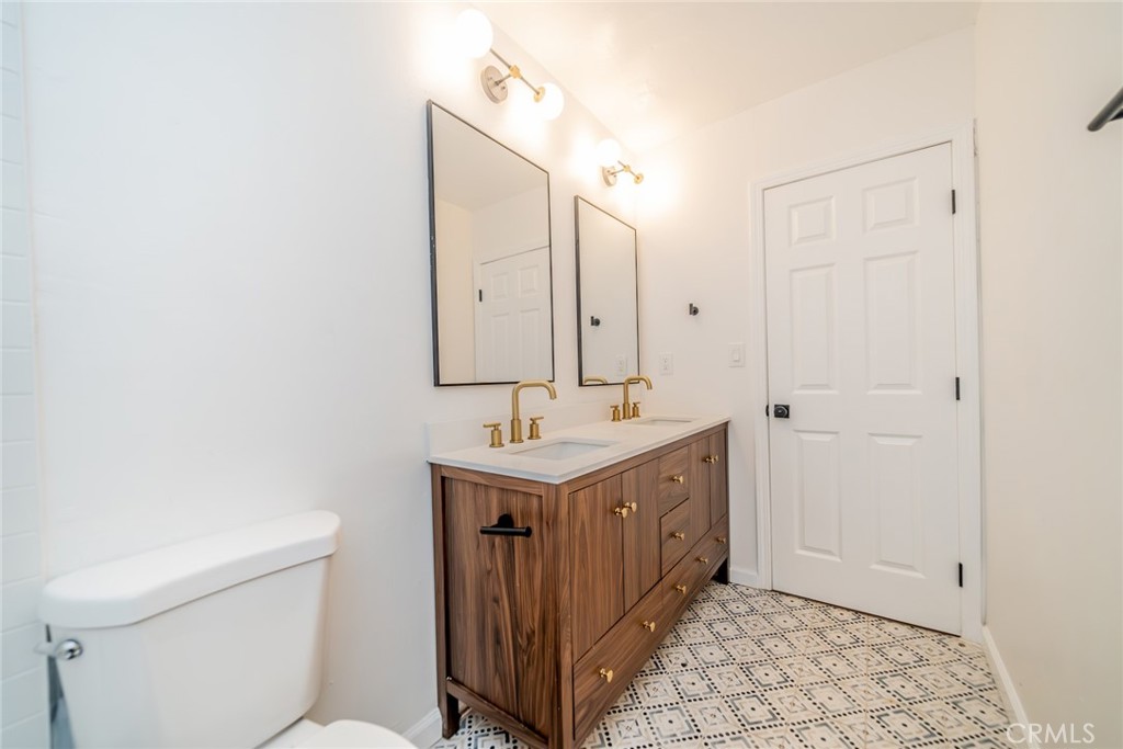 772 N L Street Property Photo 10