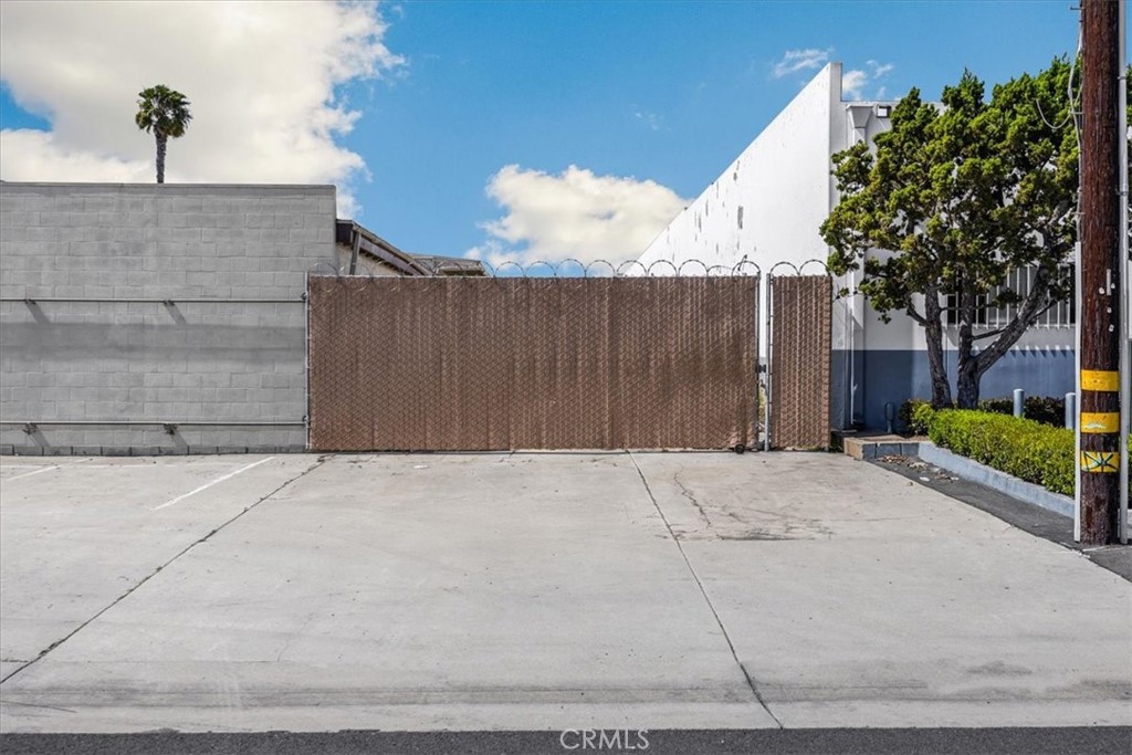 1409 E Saint Gertrude Place Property Photo 7
