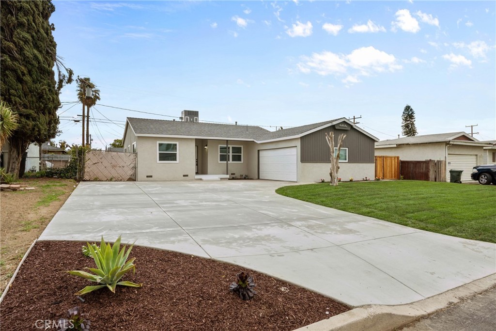 671 S Date Avenue Property Photo