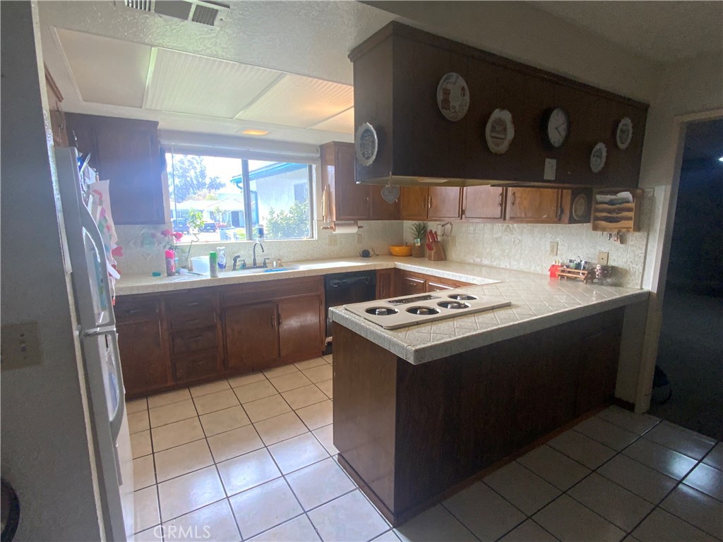 9635 Acacia Avenue Property Photo 3