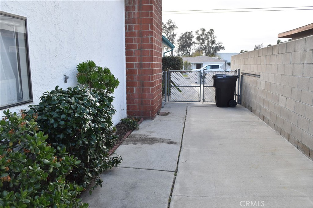 9635 Acacia Avenue Property Photo 18