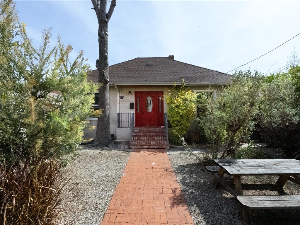 1420 N Hoover Street Property Photo