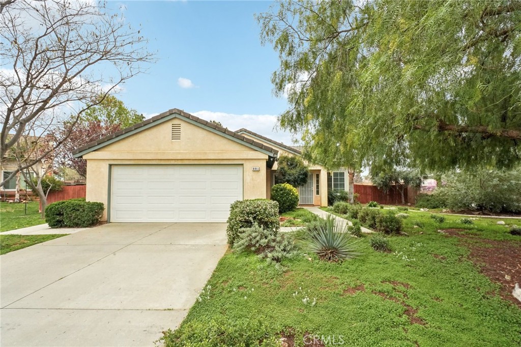 881 Cougar Ranch Road Property Photo 1