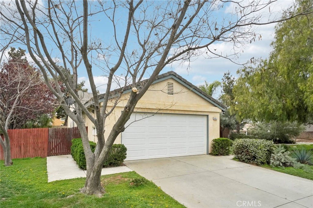 881 Cougar Ranch Road Property Photo 2