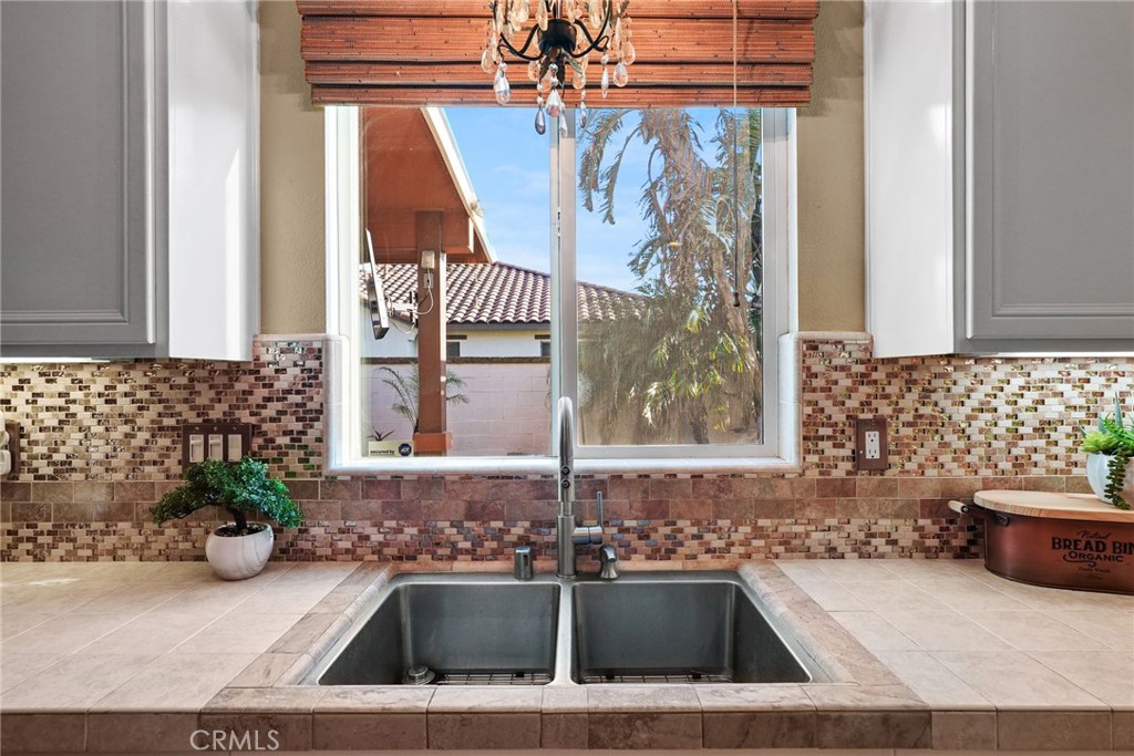 15635 Dobbs Peak Lane Property Photo 14