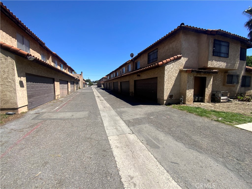 16600 Seville Avenue E Property Photo 4