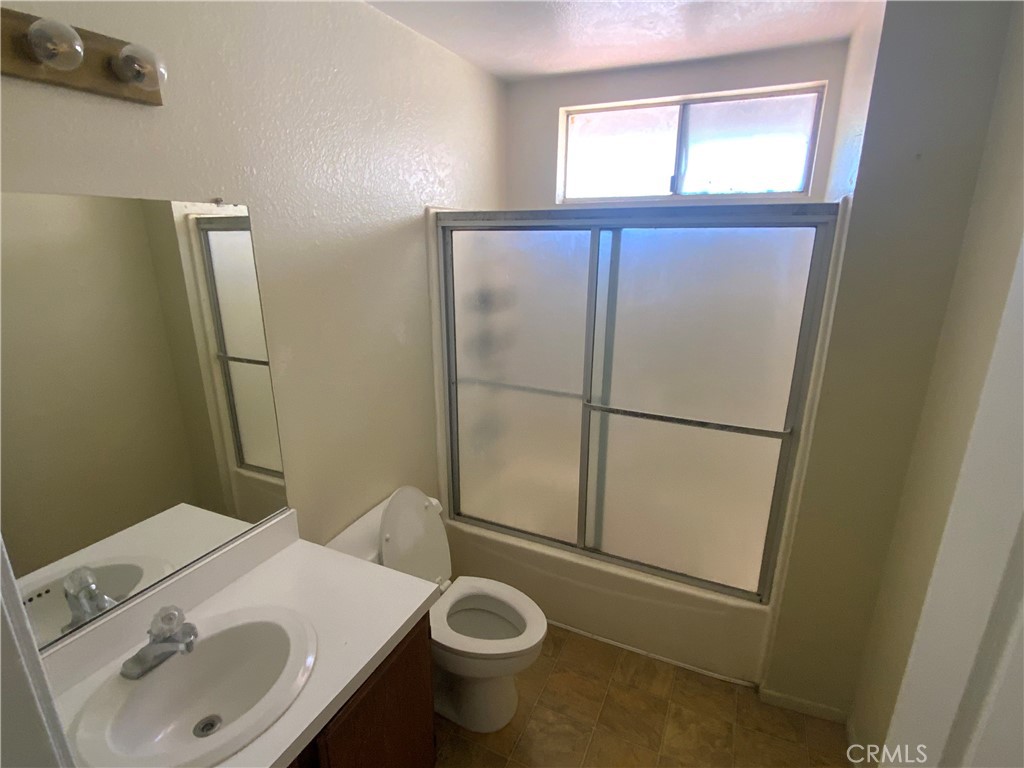 16600 Seville Avenue E Property Photo 11
