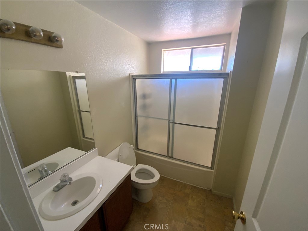 16600 Seville Avenue E Property Photo 12