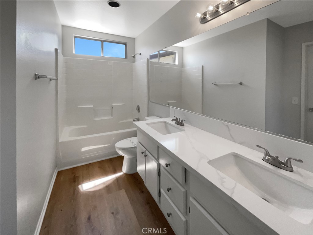 6640 Logan Avenue Property Photo 8