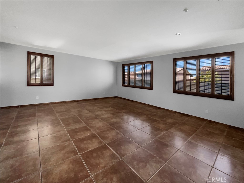 6640 Logan Avenue Property Photo 14