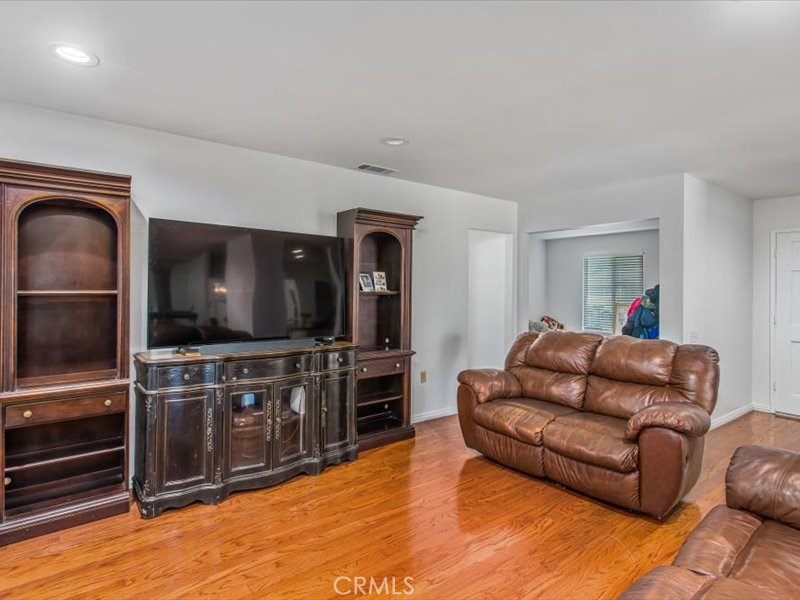 27450 Embassy Street Property Photo 11