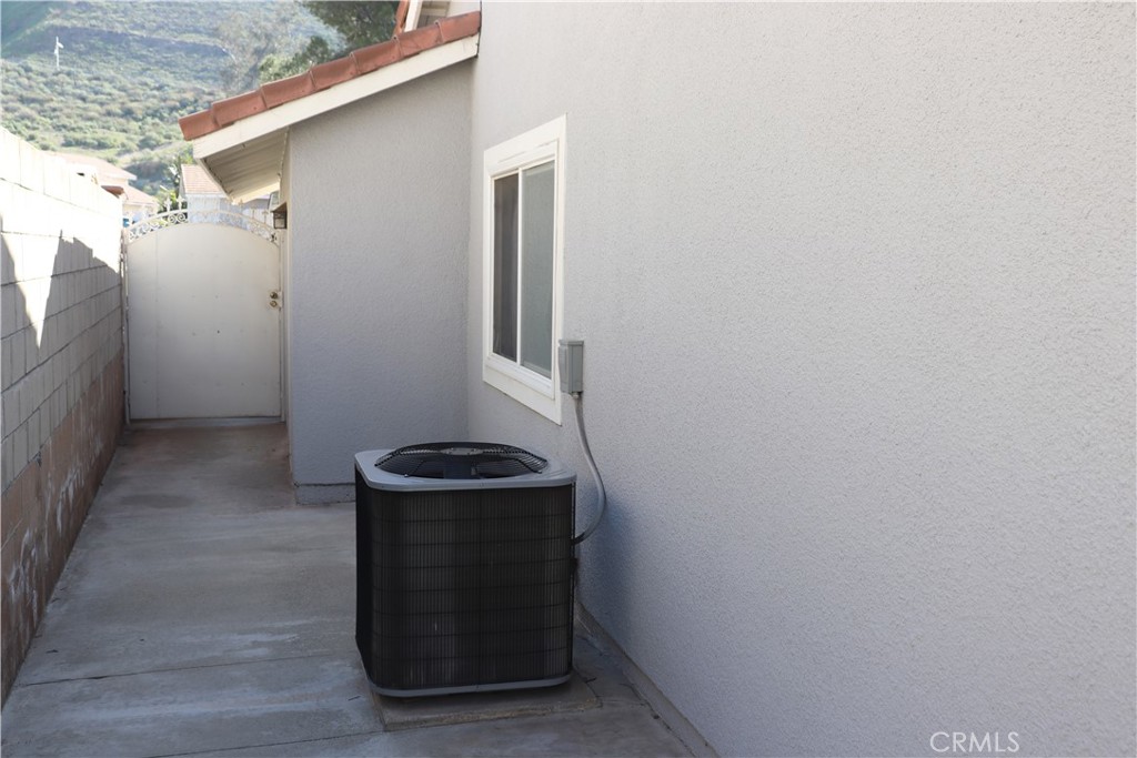 3564 Bond Street Property Photo 6
