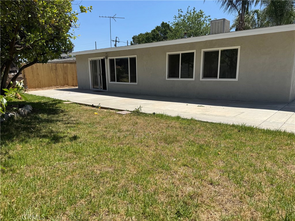 518 E 2nd Street Property Photo 2