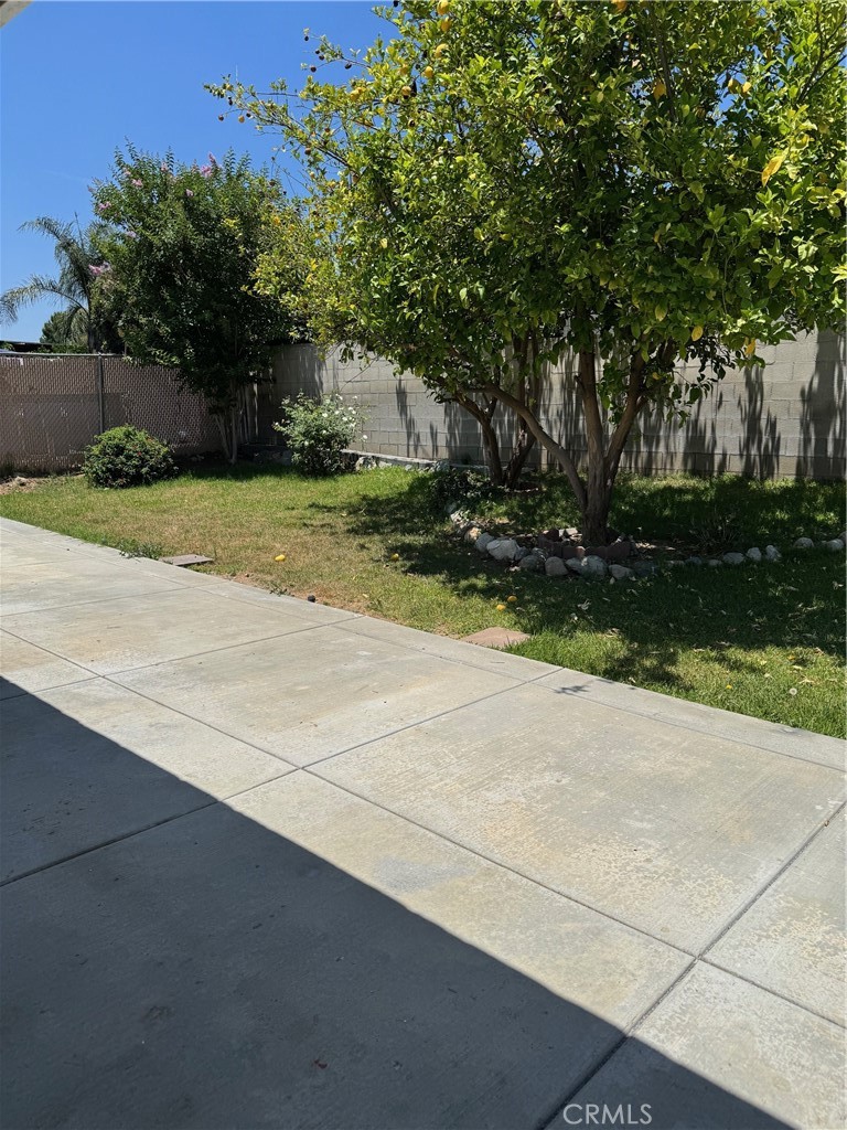 518 E 2nd Street Property Photo 3