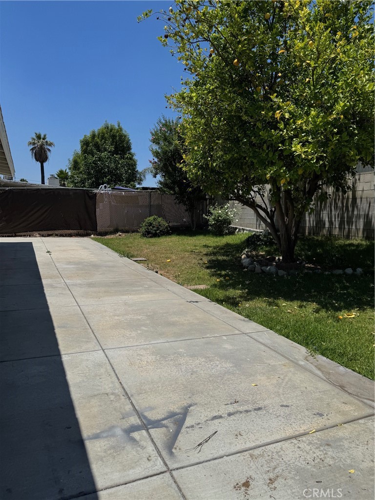 518 E 2nd Street Property Photo 4