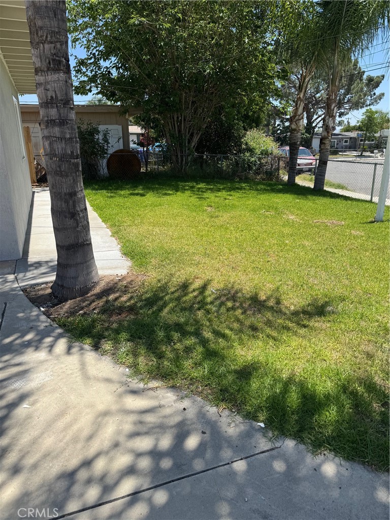 518 E 2nd Street Property Photo 12