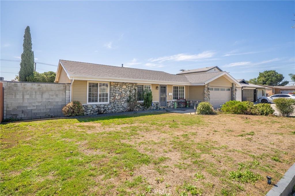 321 E Fromer Street Property Photo 3